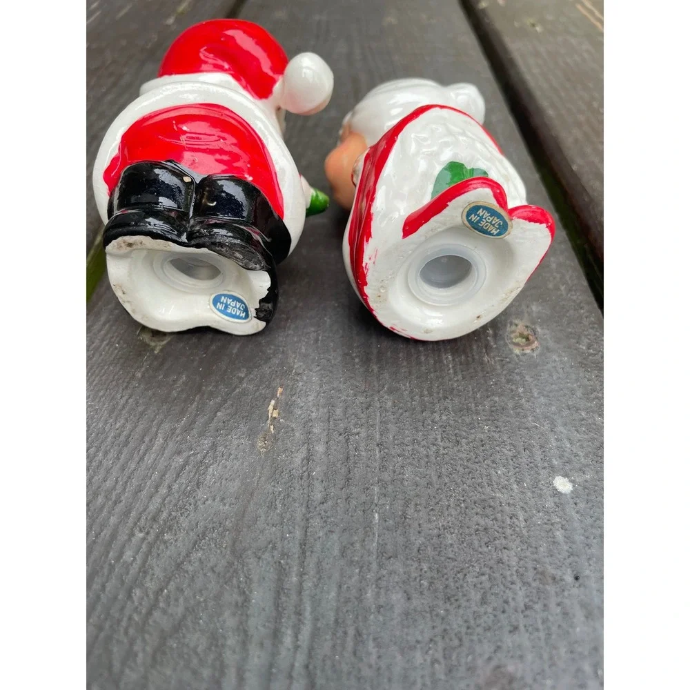 Vintage Kissing Santa and Mrs Claus Salt and Pepper Shakers Set Made in Japan